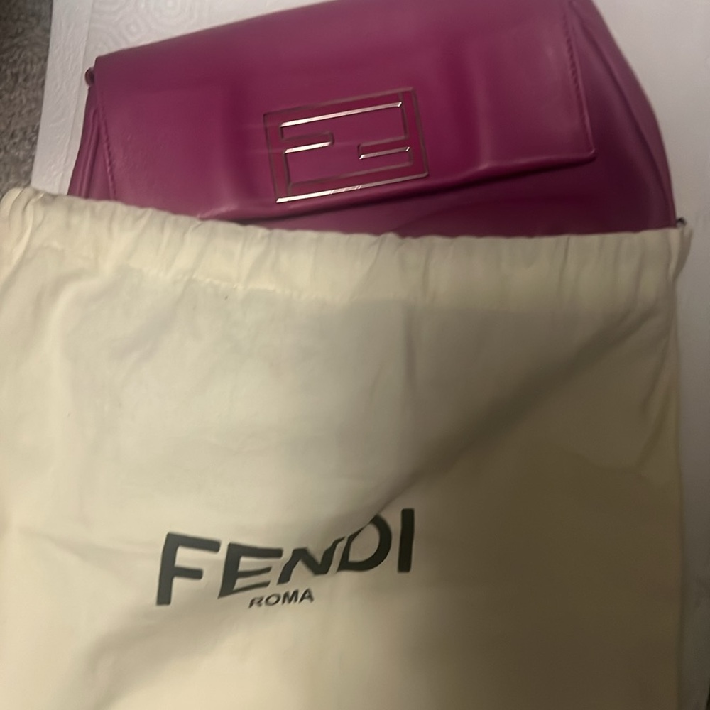 📍SOLD📍Fendi Magenta Shoulder Bag with Silver Chain Detail - Picture 11 of 14